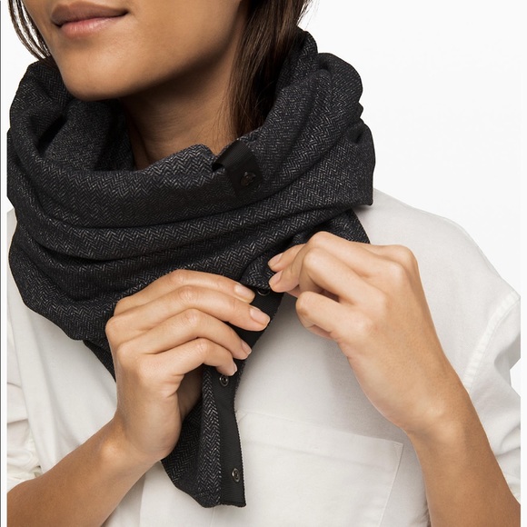 Lululemon Vinyasa Scarf - Picture 4 of 5